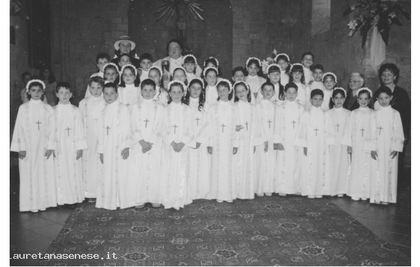 1999 - Gruppo numeroso alla Prima Comunione