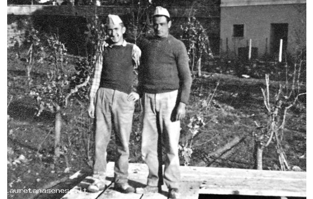 1964? - Sui tavoloni della casa in costruzione sotto i giardini