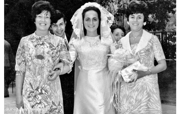 1969, Lunedì 16 Giugno - Giorgio e Miranda nel piazzale del Cannelli