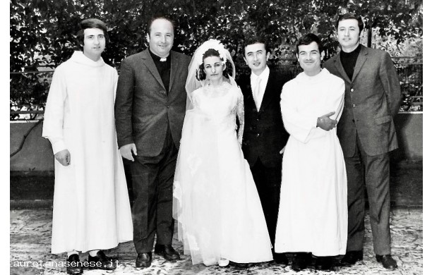 1971, Sabato 12 Giugno - Preti e frati al matrimonio di un amico