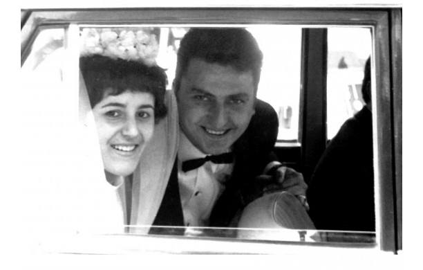 1968, Lunedì 29 Aprile - Giovanni e Anna in auto dopo la cerimonia religiosa