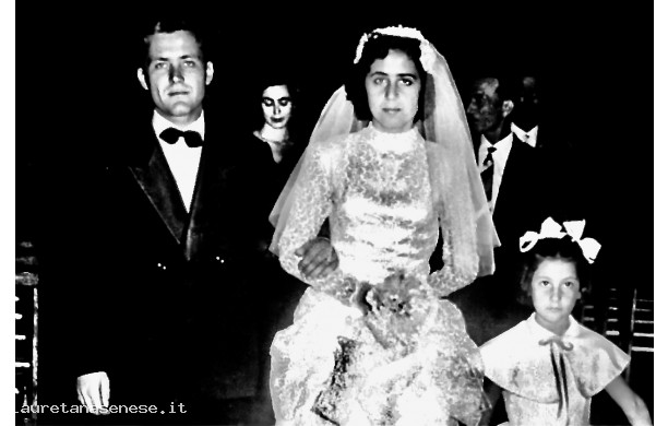 1956, Giovedì 13 Settembre - Guerrino e Viviana escono di chiesa