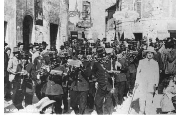 1912 - Esibizione nel Centro Storico di Rapolano