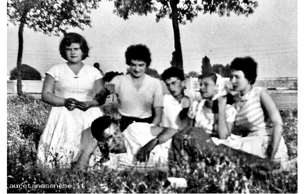 1959 ? - 1° Maggio intorno al paese