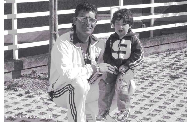 2004 - Zio e nipote assonnato