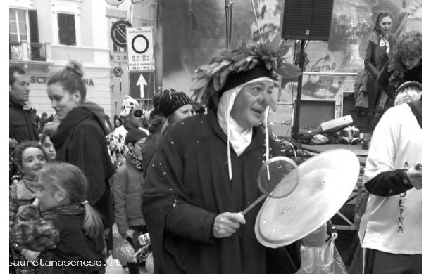 2015 - Dante Alighieri si aggira per l'inferno