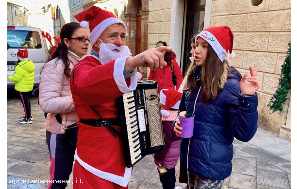 2023, Sabato 9 Dicembre - Babbo natale e le sue collaboratrici