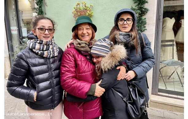 2023, Domenica 24 Dicembre - Tutte le donne di Alessio a passeggio