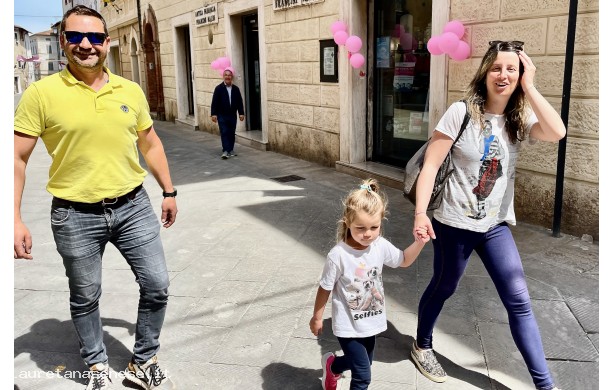 2024, Giovedì 9 Maggio - La famiglia dei tulipani, sorpresa in paese