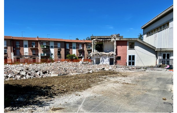 2025, Mercoledi 14 Maggio - La demolizione della Scuola Media