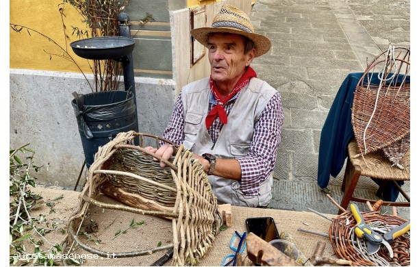 2025, Domenica 12 Ottobre -Il Cestaio alla Festa Contadina
