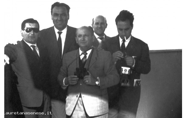 1960 - Amici alle corse di cavalli