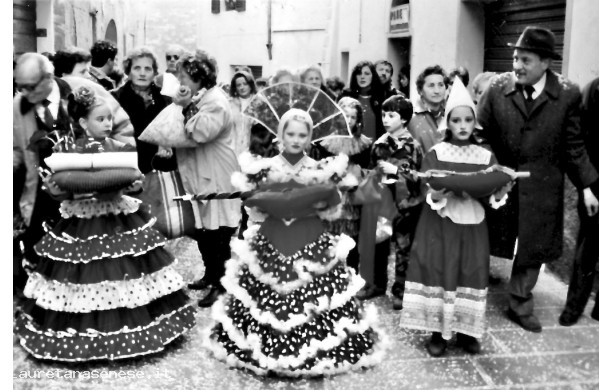 1989? - Carnevale Di Meio: Mascherine in corteo nel Borgo