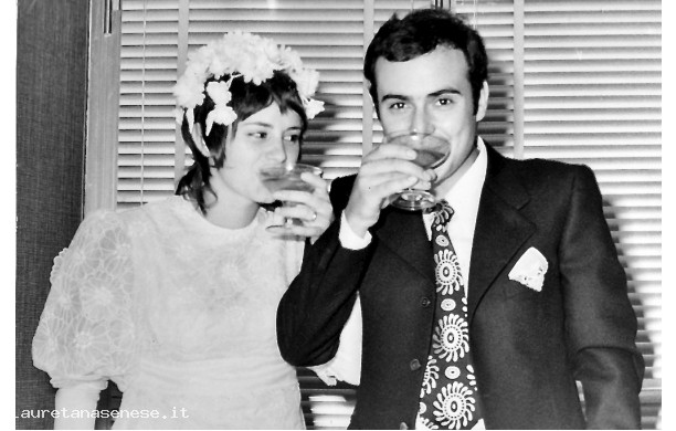 1970, Sabato 12 Settembre - Brindisi a braccia intrecciate