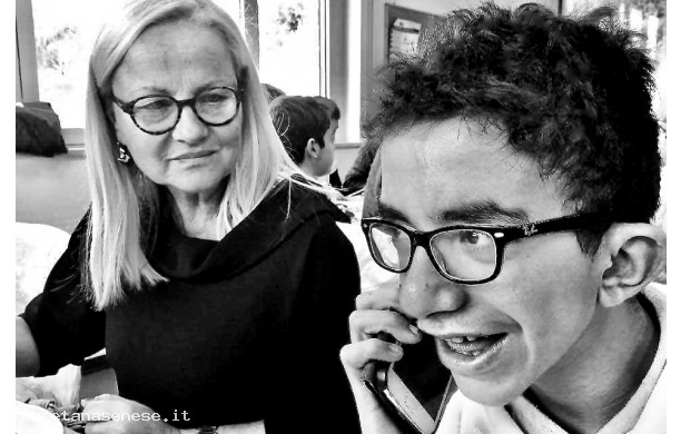 2015, Novembre - Un giovane Alessio alle prese col telefonino