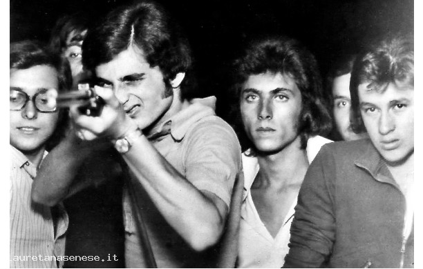 1973, Venerdì 27 Luglio - Giovanotti al Tiro a Segno