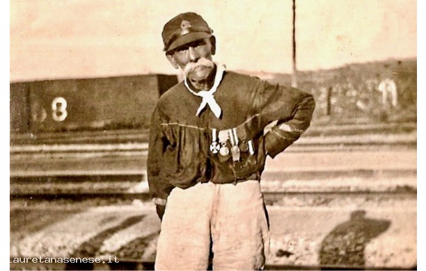 1927, 22 Giugno - Il Baronti alla Stazione di Chiusi