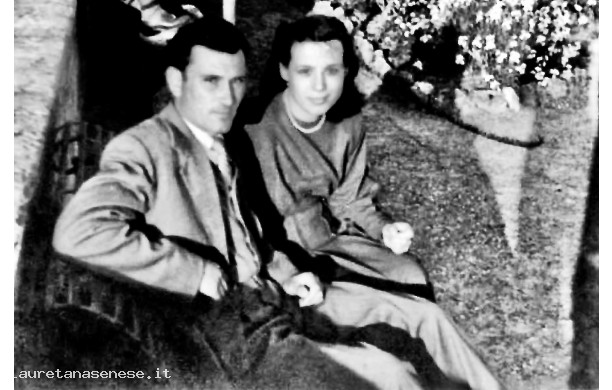 1951 - Fidanzati seduti ai giardini