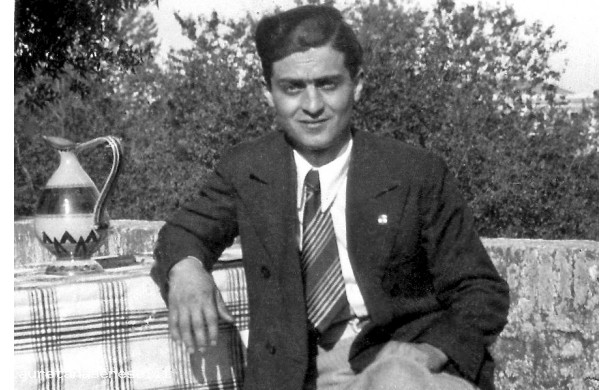 1934 - Ezio a casa prima di partire per l'Africa