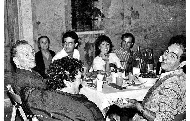 1985 - Cena propiziatoria della Corona. I capo tavola dopo l’incrocio