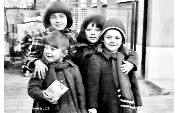 1976 - un bel gruppo di cuginette