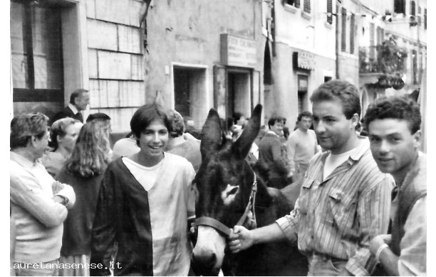 1984 - Ciuco e fantino durante la sfilata per il corso