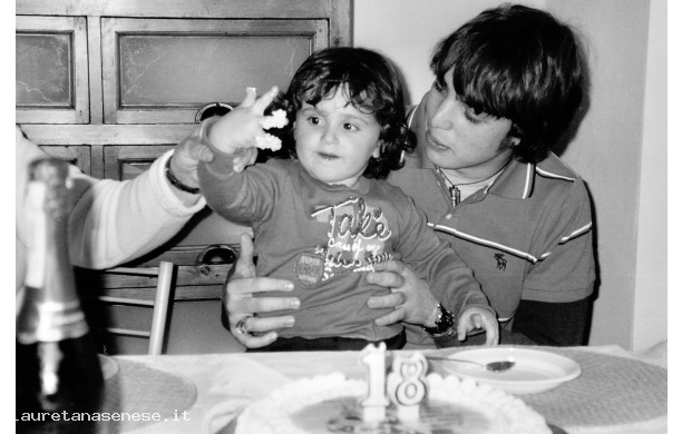 2006 - Assaggio di torta con le dita