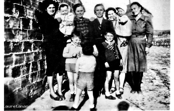 1952 - Le donne e i figli dei Soldati a Gano