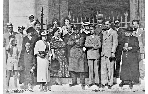 1942 - Ascianesi in gita con la Postale del Fei