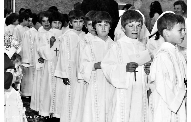 1974, Domenica 16 Giugno - Comunione con la tonaca bianca
