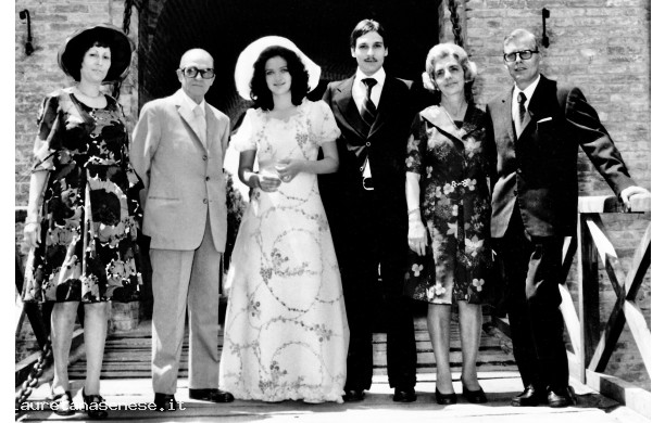 1972, Giovedì 29 Giugno - Gli sposi con i familiari