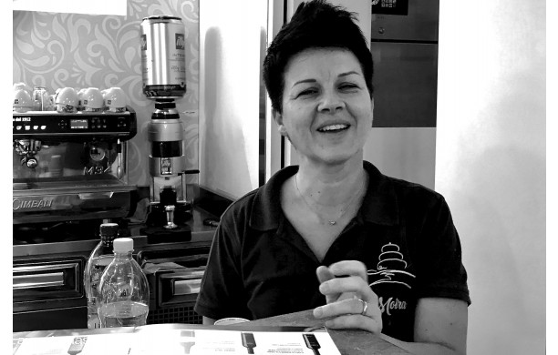 2018 - Una pasticcera sorridente o un sorriso pasticciato?