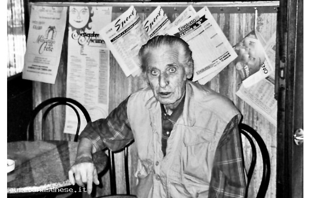 1998 - Giorgio macellaio si gode la pensione vicino a bottega