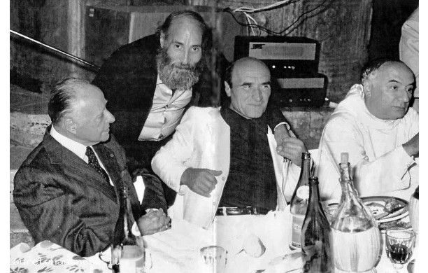 1974? - Il terzo fratello Giustarini con il Sindaco