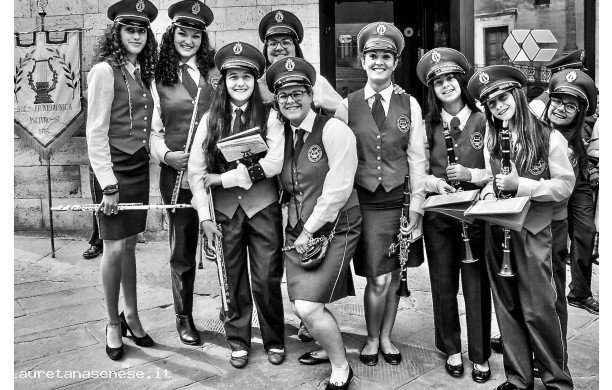 2019, 25 Aprile - Gruppo di musicanti in gonnella