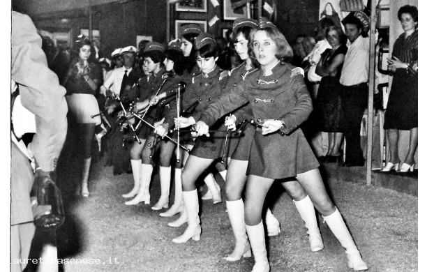 1977, Sabato 18 Giugno - Le Majorette all'inaugurazione della Mostra