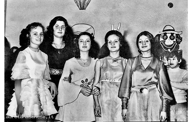 1971 - Ballo al Teatro Ravvivati l'ultimo di carnevale