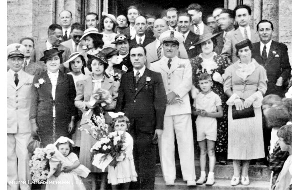 1937, Martedì 7 Settembre - Sulla soglia della Collegiata Arturo Landi e Giuseppa Baldacci