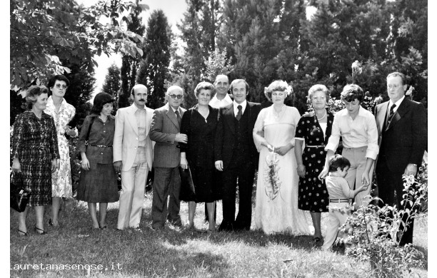 1977, Domenica 11 Settembre - Lo sposo con i genitori e parenti