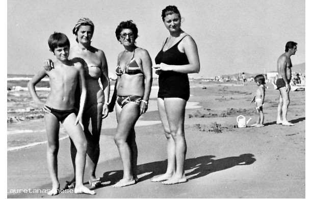 1975, Luglio - Ascianesi a Castiglion della Pescaia