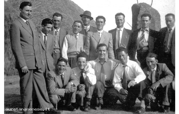 1954 ? - Foto ricordo dopo il pranzo di nozze