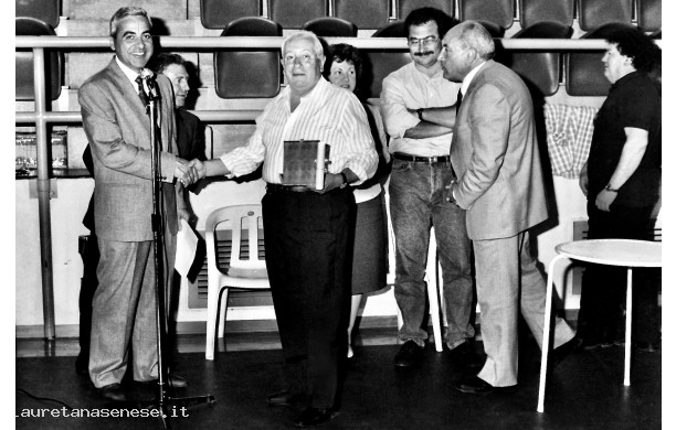 1990, Domenica 20 Maggio - Targa al donatore Schicchino