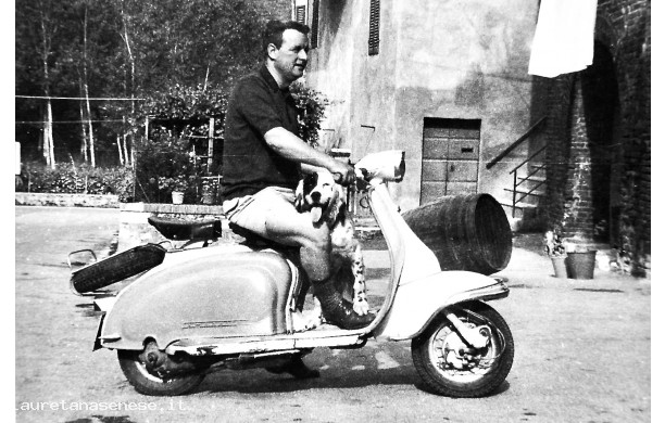 1953? - Mario davanti a casa della fidanzata