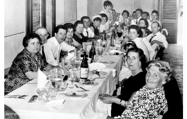 1966, Giovedì 16 Giugno - Parenti e amici al matrimonio di Dory