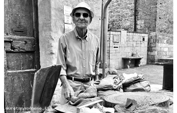 2023, Domenica 8 Ottobre - Ex mugnaio che interpetra il mestiere di mugnaio