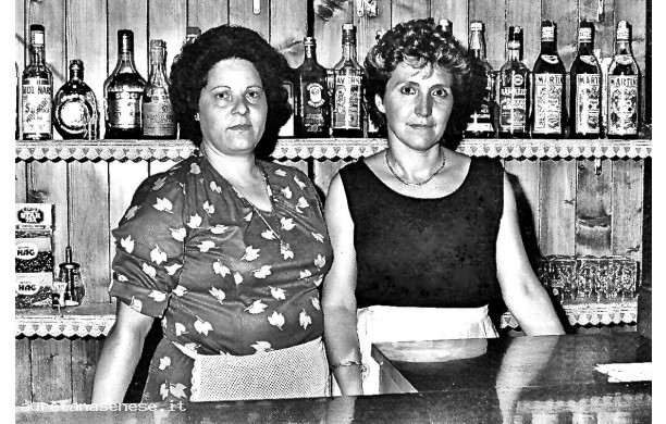 1986 – Servizio al bar dell’Arena durante la cena contradaiola della Corona