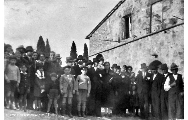 1936, Sabato 28 Novembre - Gino e Nella, insieme a tutti gli invitati al matrimonio