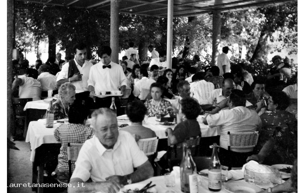 Gita Coop: Tutti a pranzo sotto il pergolato