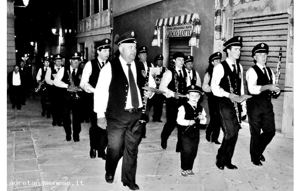 2005, Maggio - Sfilata in notturna