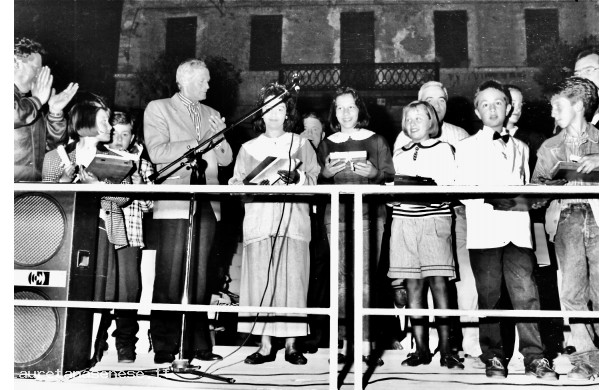 1990, Sabato 19 Maggio - Festa del donatore: I ragazzini e le ragazzine premiati